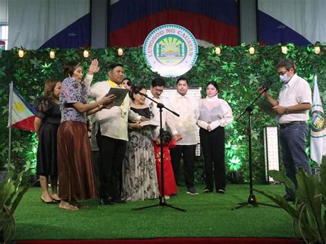 MAYOR JAYCEE S. DY, JR. SWORE INTO OFFICE .